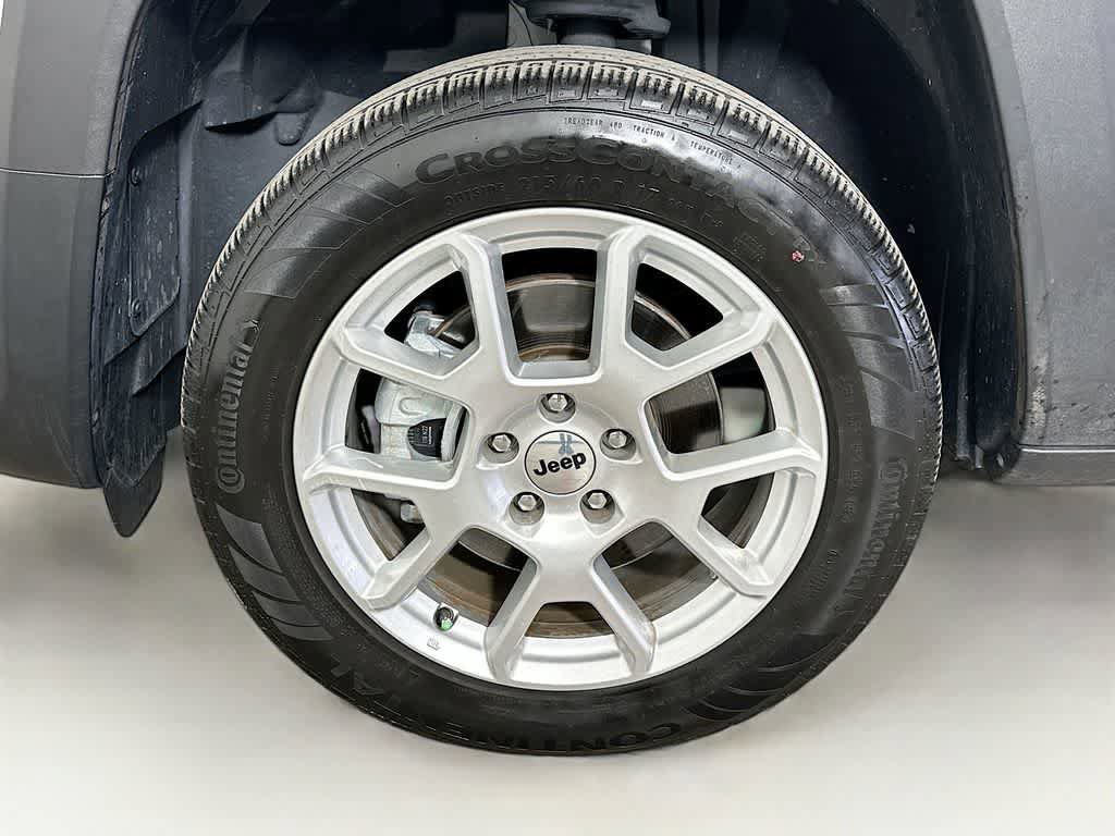 Used 2023 Jeep Renegade Latitude AWD/4WD image 8