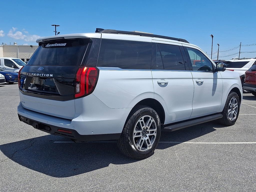 Certified 2025 Ford Expedition Active AWD/4WD image 6