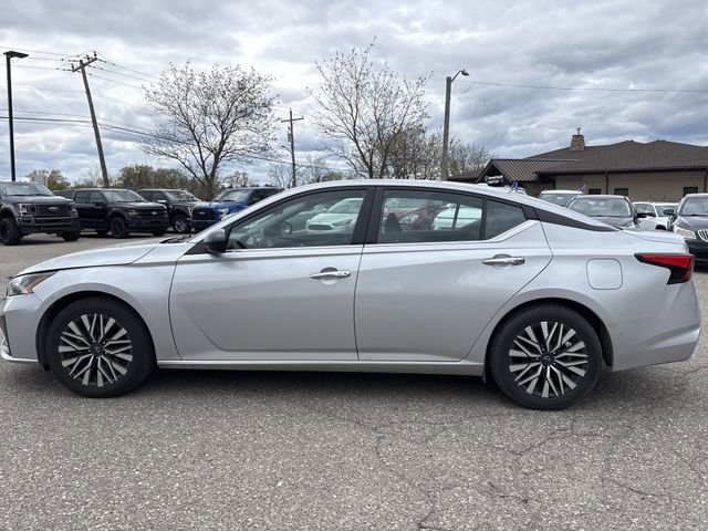 Used 2024 Nissan Altima 2.5 SV FWD image 8