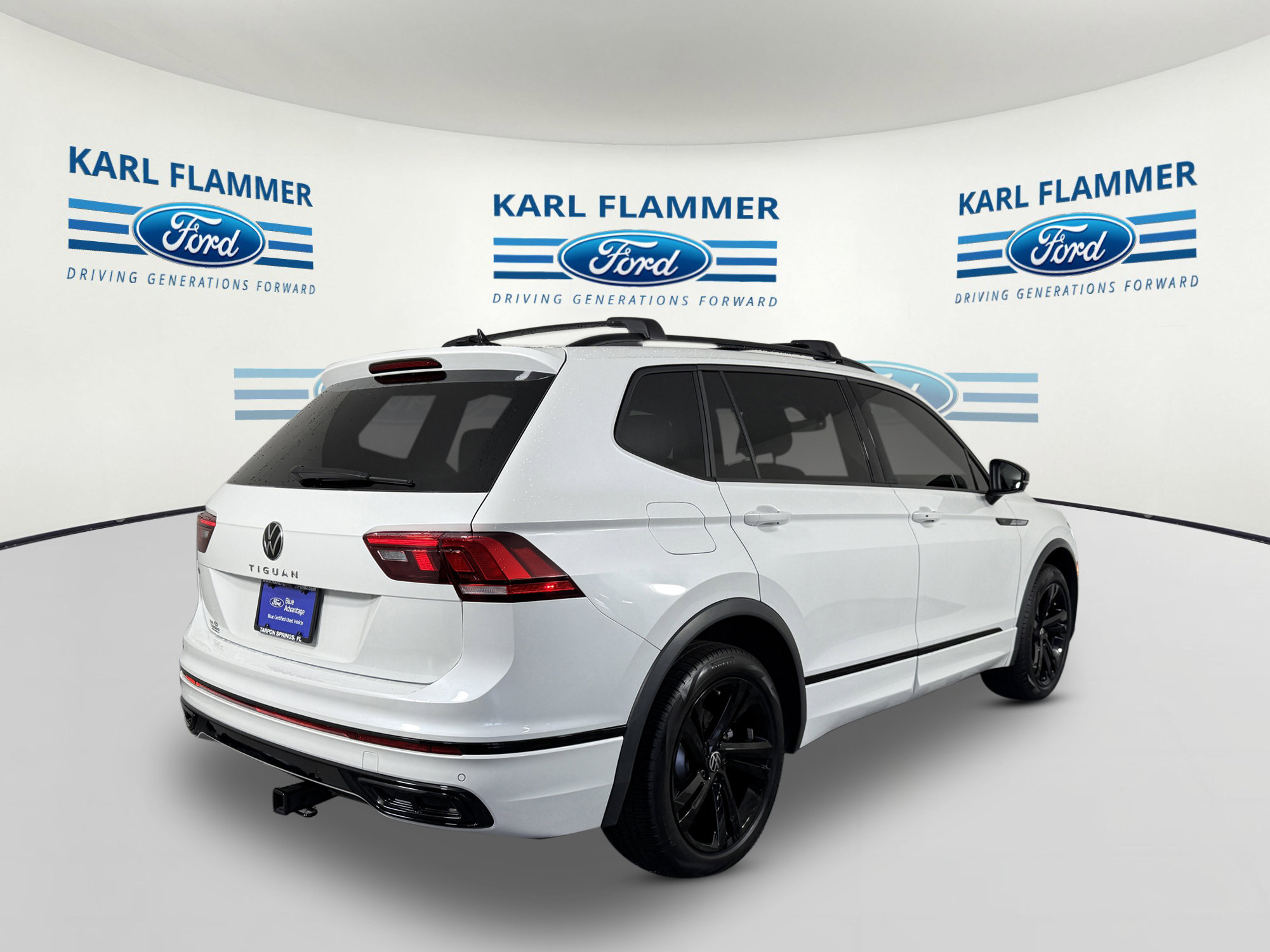 Used 2024 Volkswagen Tiguan SE R-Line image 3