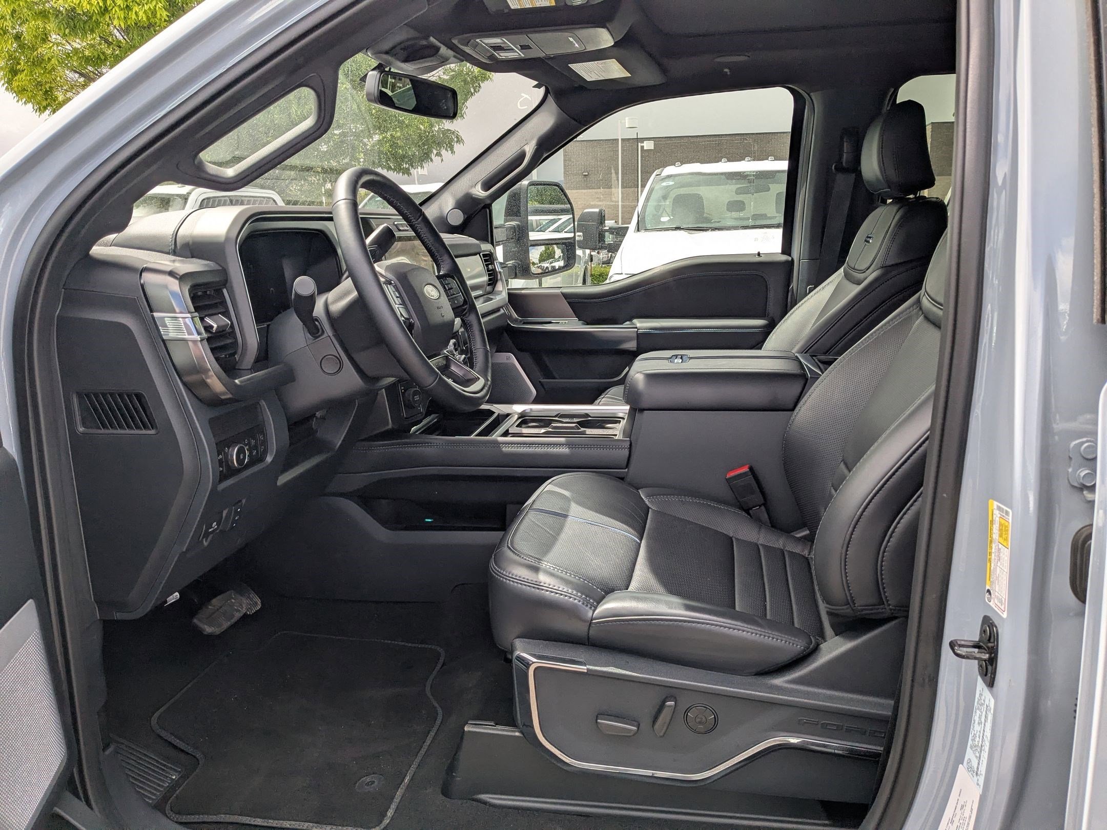 Certified 2026 Ford F450 Platinum w/ FX4 Off-Road Package AWD/4WD image 32