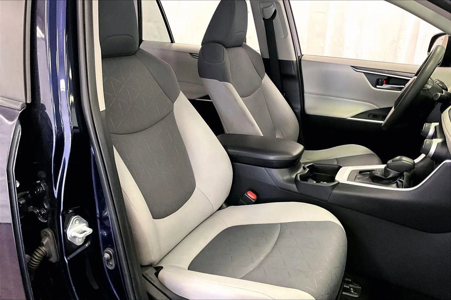 Used 2019 Toyota RAV4 XLE w/ All Weather Liner Package image 7