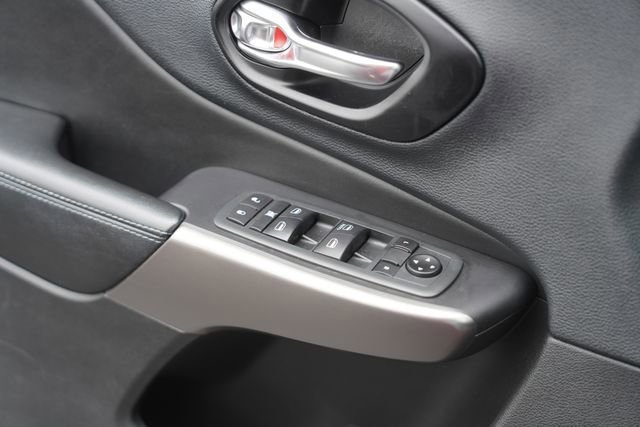 Used 2020 Jeep Cherokee Latitude FWD image 29