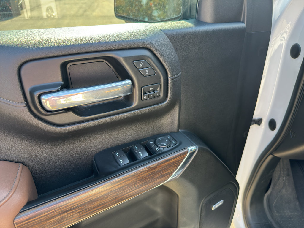Used 2022 Chevrolet Silverado 1500 High Country w/ Technology Package AWD/4WD image 10