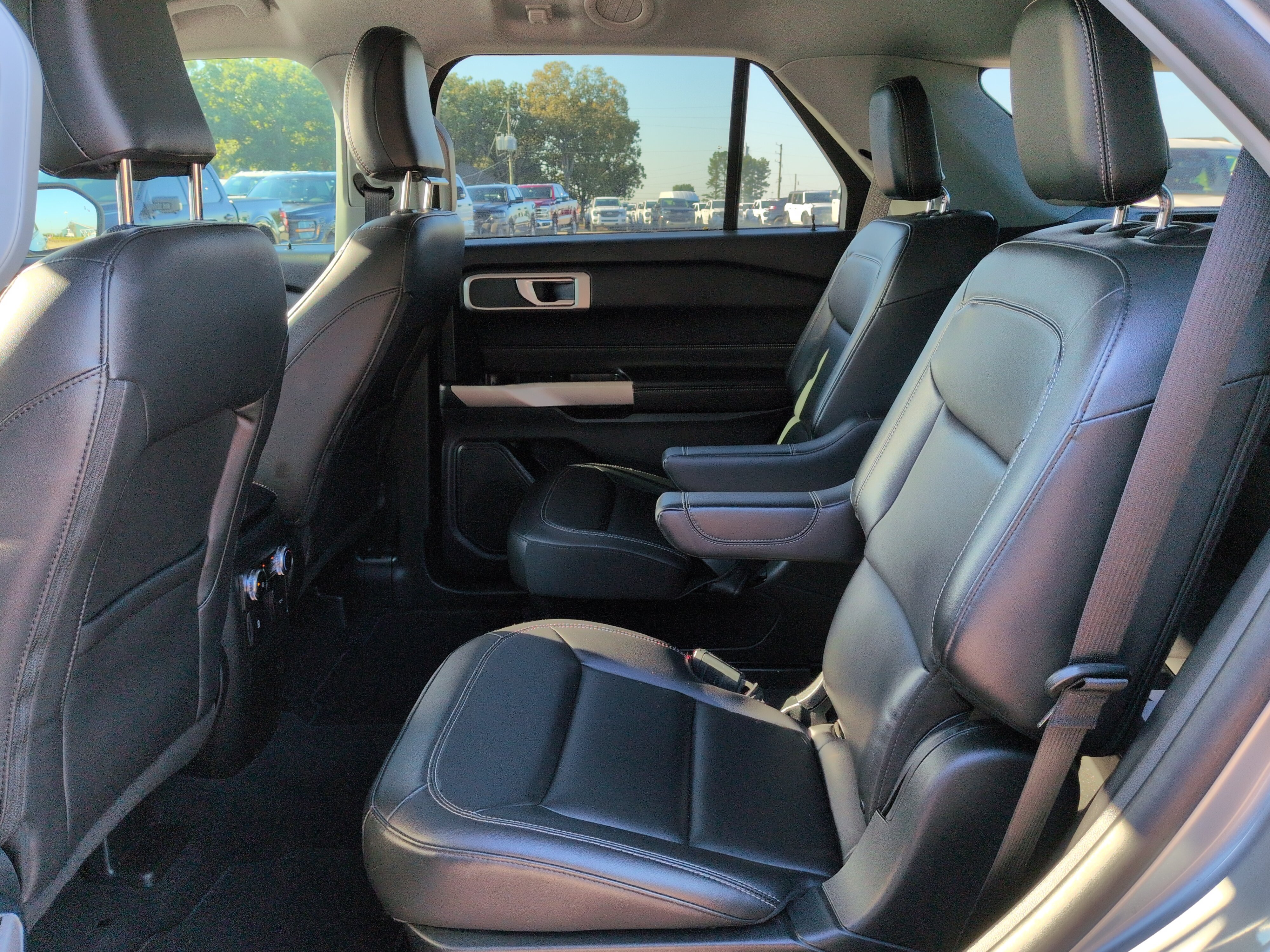 Certified 2022 Ford Explorer XLT w/ Equipment Group 202A RWD image 12