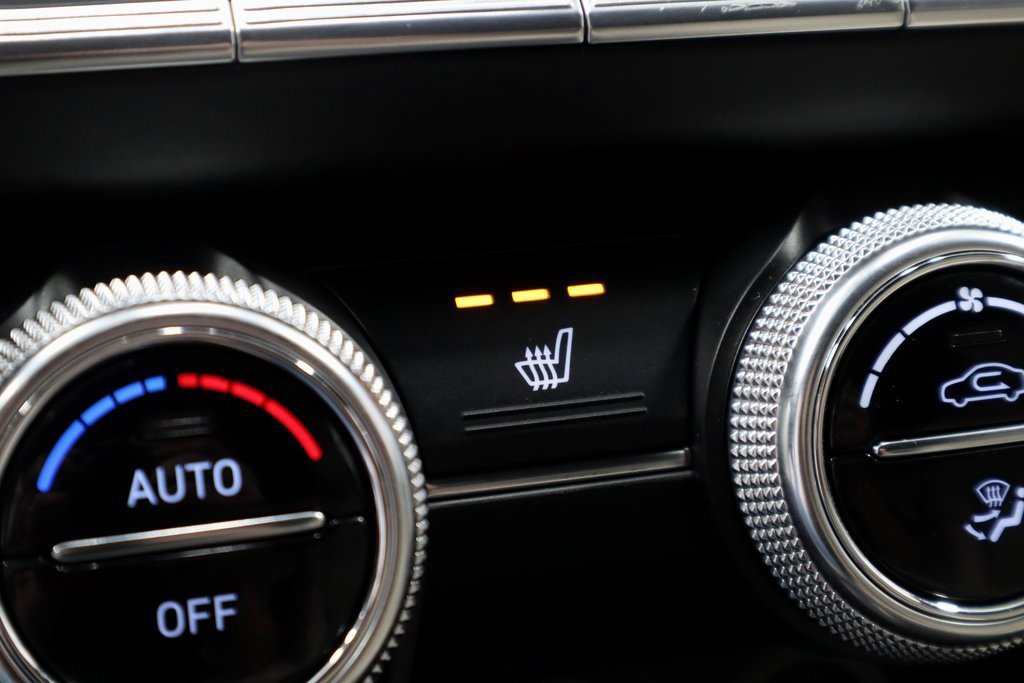 Used 2023 Genesis G70 2.0T image 12