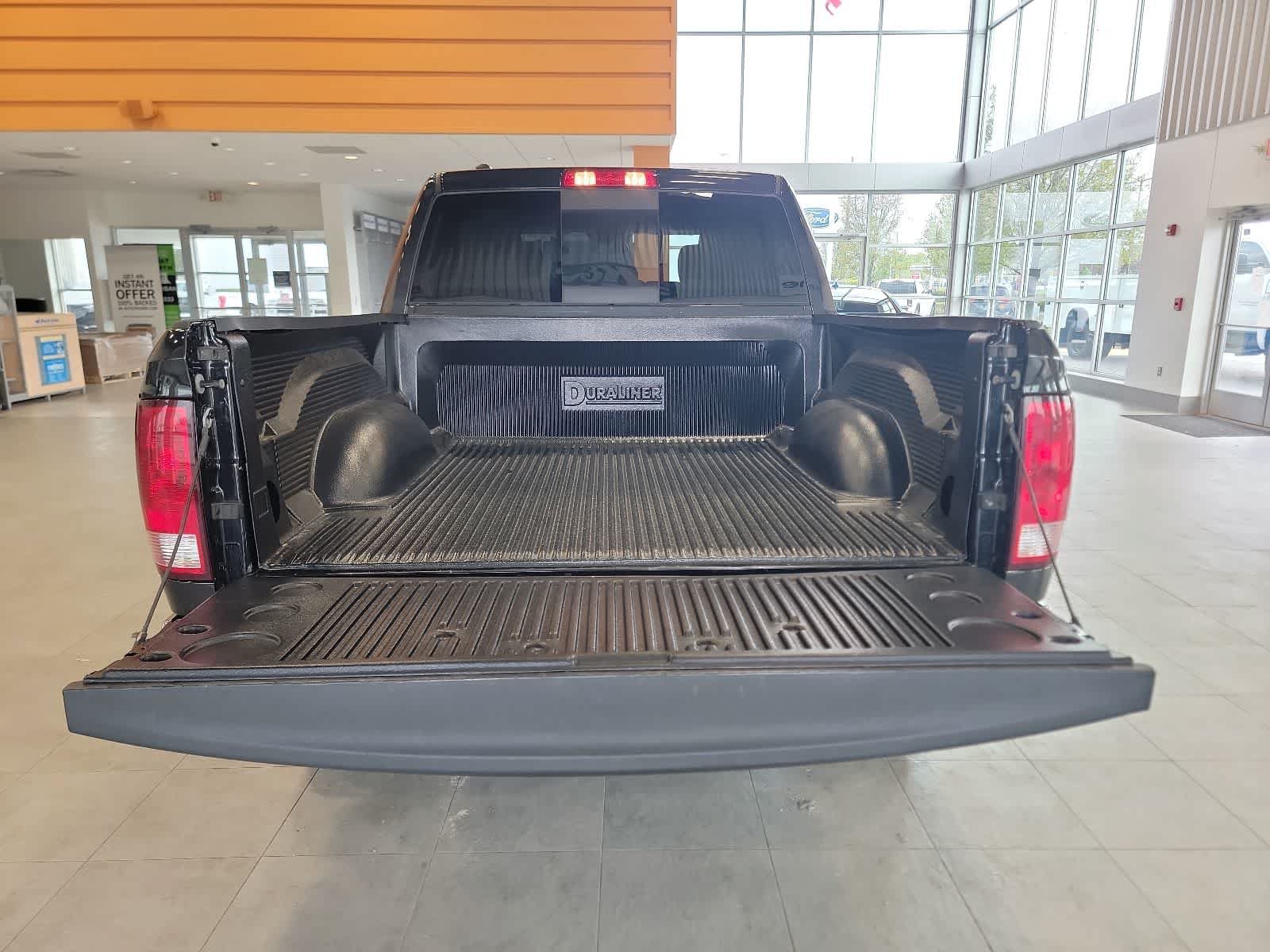 Used 2019 RAM 1500 Classic SLT AWD/4WD image 36