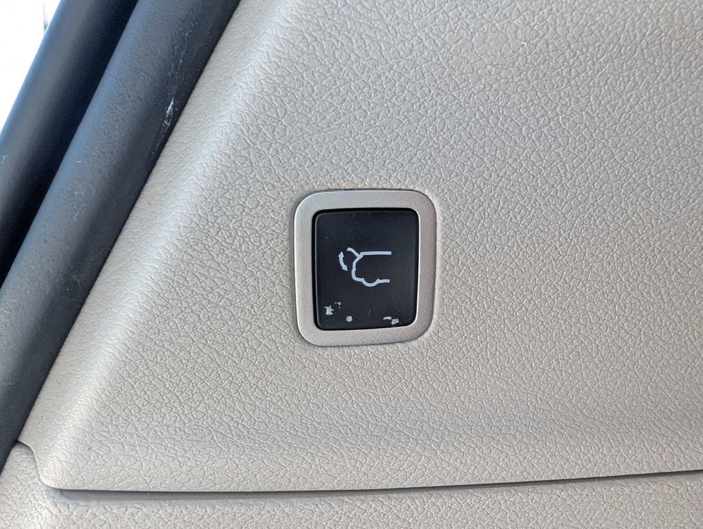 Used 2023 Chrysler Voyager LX FWD image 27