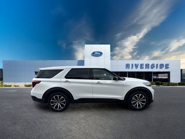 Certified 2022 Ford Explorer ST-Line w/ Class IV Trailer Tow Package RWD image 2