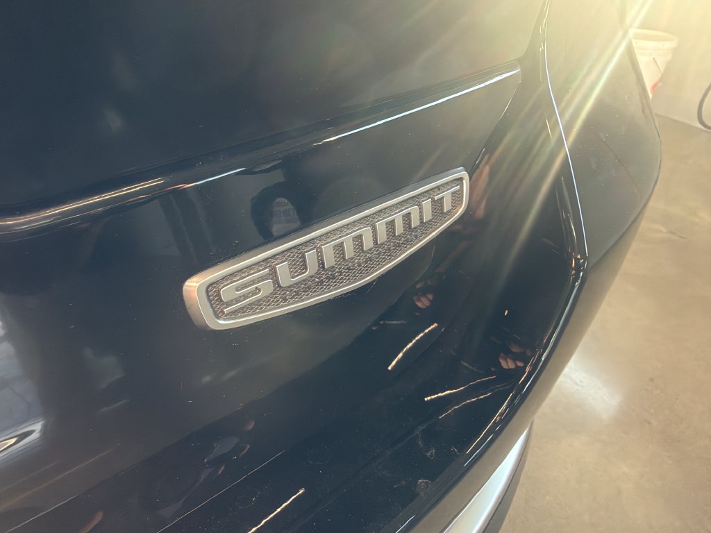 Used 2024 Jeep Grand Cherokee Summit AWD/4WD image 9