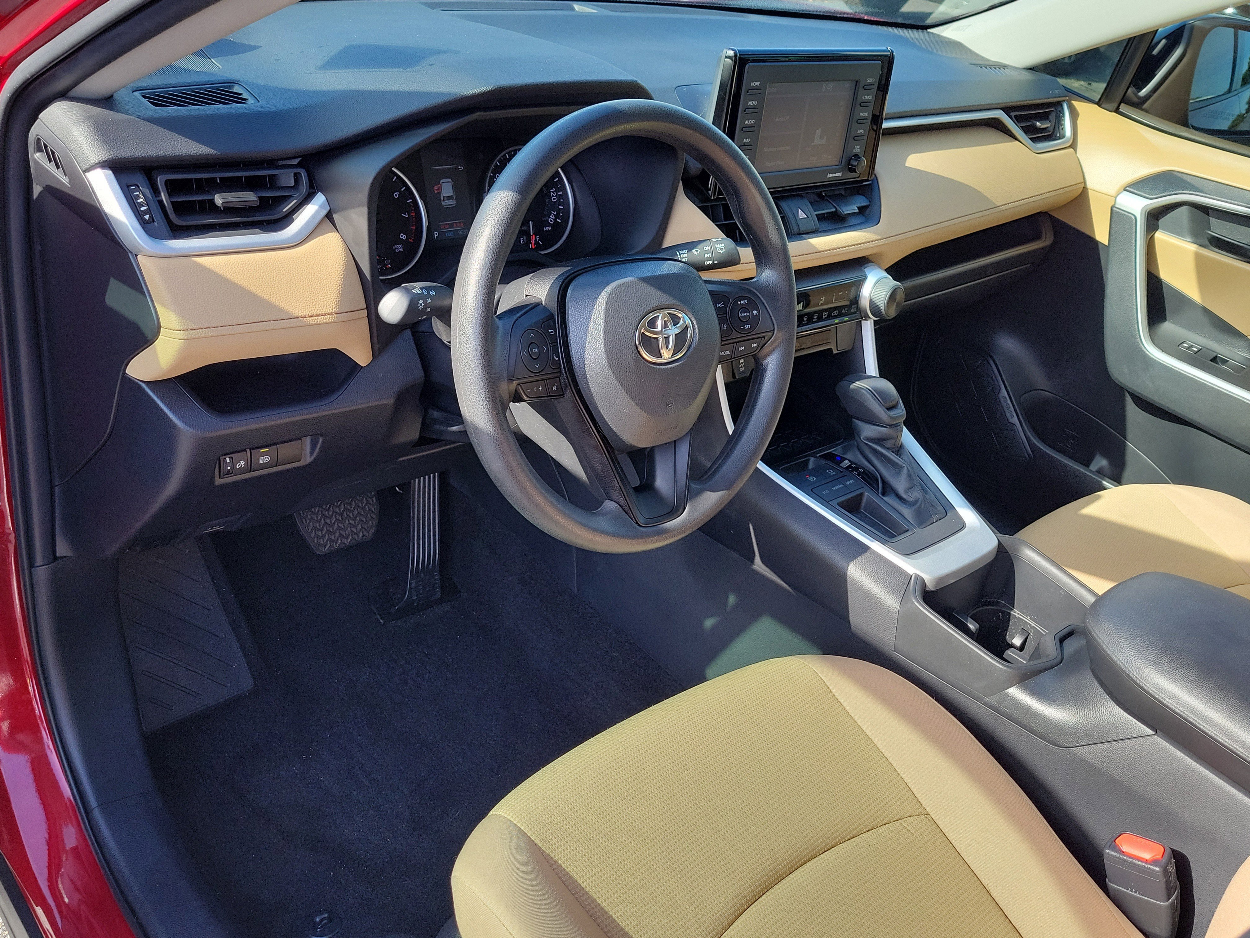 Used 2022 Toyota RAV4 LE FWD image 19