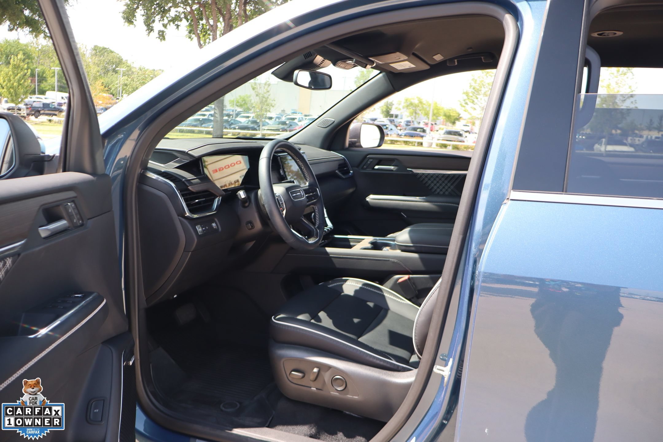 Used 2025 GMC Acadia Denali w/ LPO, Floor Liner Package FWD image 25