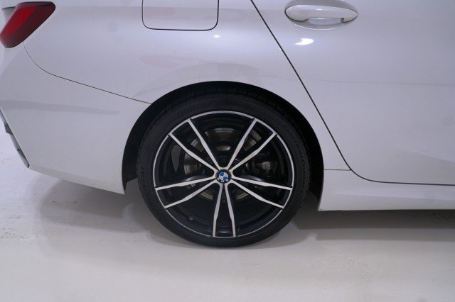 Used 2023 BMW 330i Sedan w/ M Sport Package RWD image 5