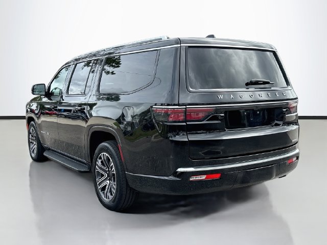 Used 2024 Jeep Wagoneer L Series II w/ Flexible Seating Group AWD/4WD image 7