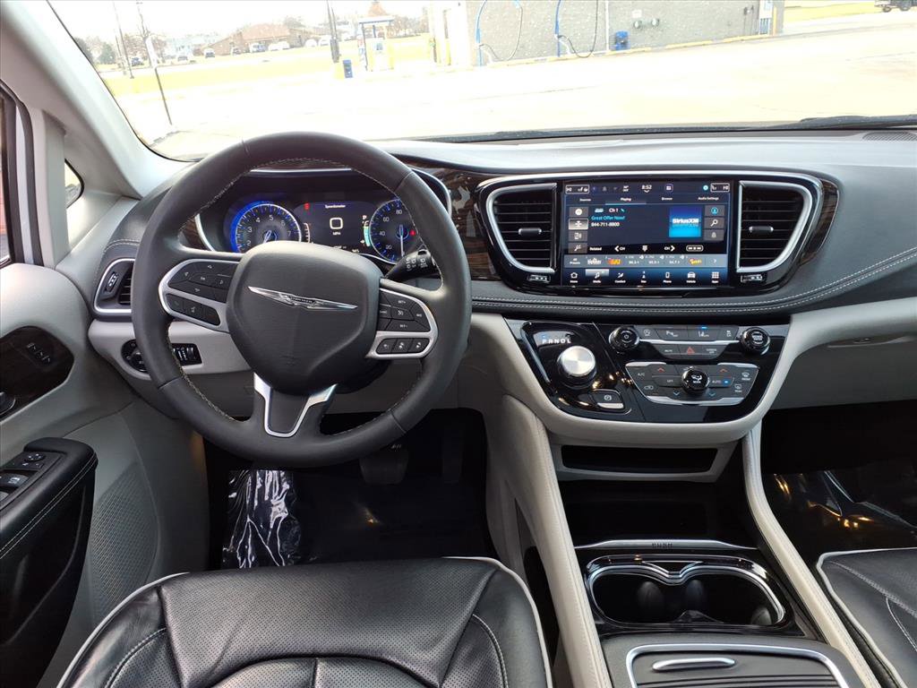 Used 2023 Chrysler Pacifica Limited FWD image 21