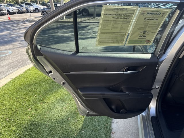 Used 2023 Toyota Camry SE FWD image 17