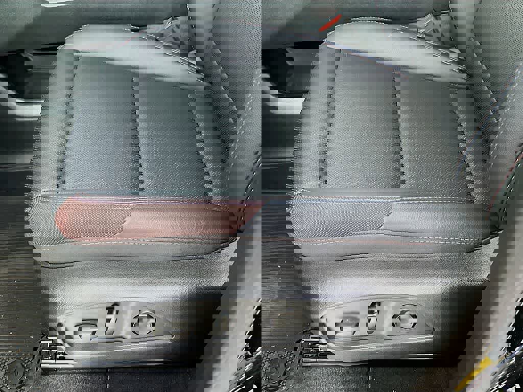 Used 2025 Chevrolet Equinox RS w/ Safety and Technology Package image 28