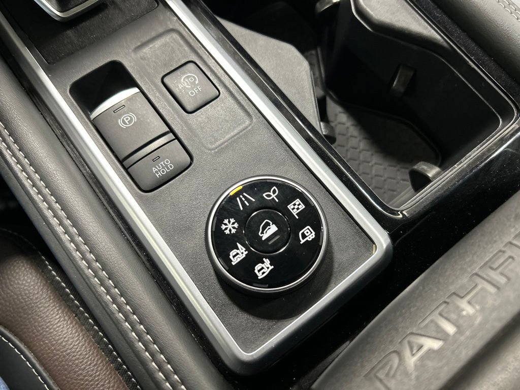 Used 2024 Nissan Pathfinder Platinum AWD/4WD image 25