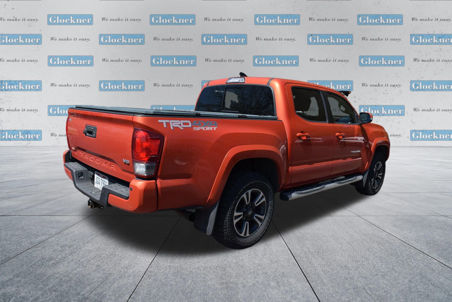 Used 2017 Toyota Tacoma TRD Sport w/ Premium & Technology Package image 5