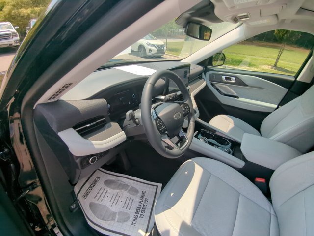 Certified 2025 Ford Explorer Platinum w/ Ultimate Package AWD/4WD image 15