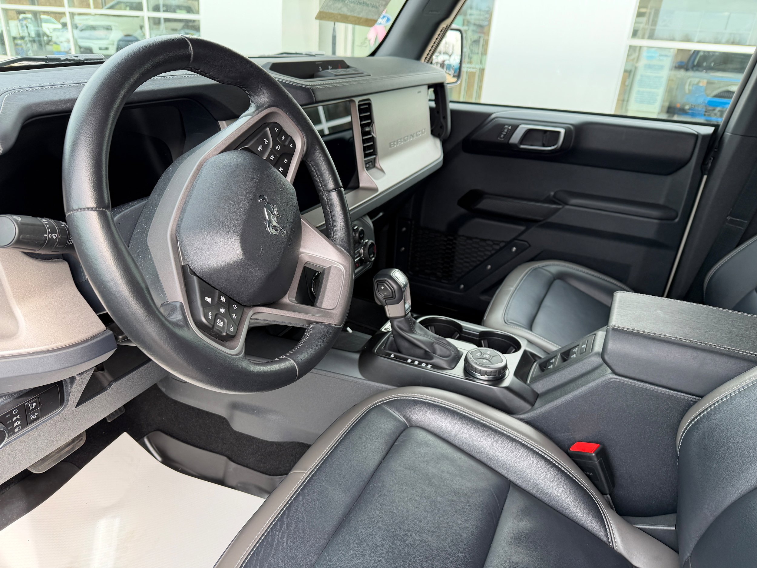 Certified 2025 Ford Bronco Outer Banks AWD/4WD image 16