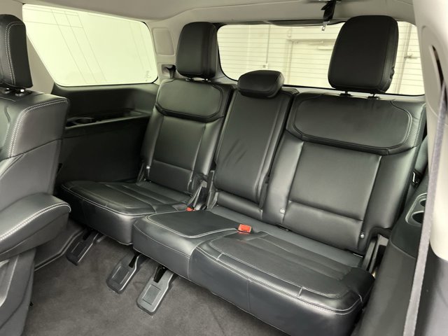 Certified 2025 Ford Expedition Platinum AWD/4WD image 15