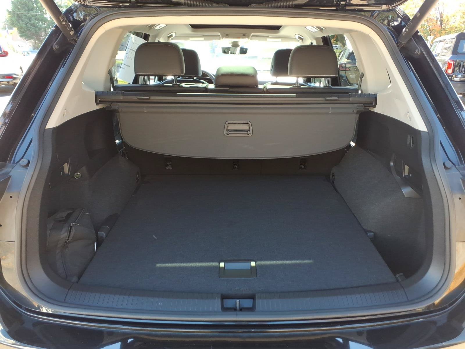 Used 2022 Volkswagen Tiguan SE AWD/4WD image 23
