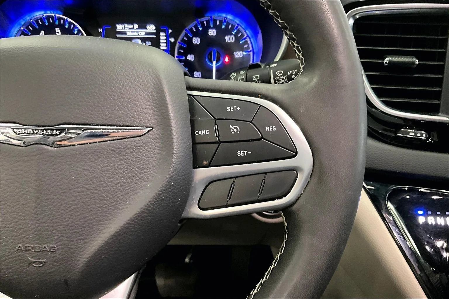 Used 2023 Chrysler Voyager LX image 18