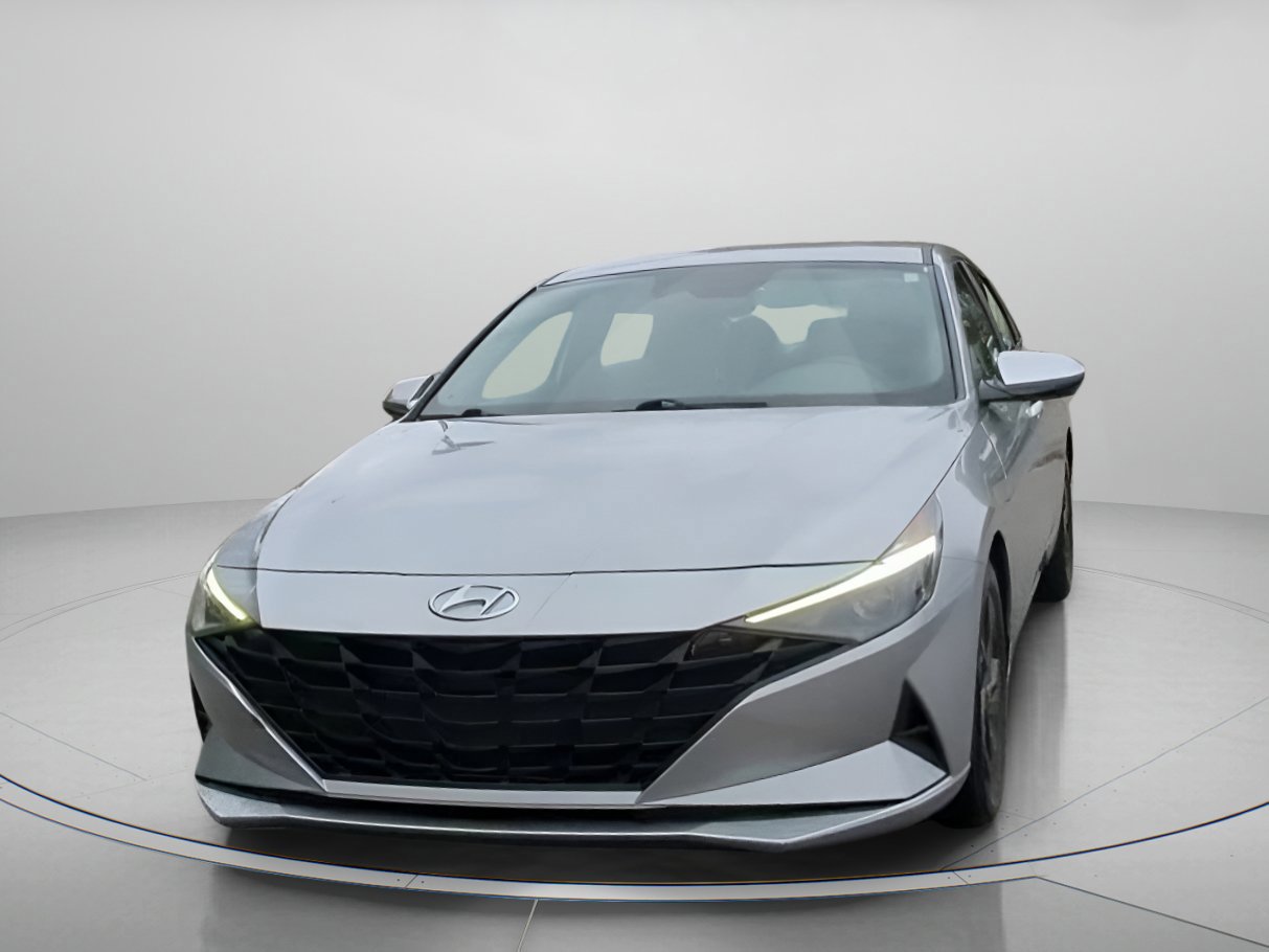 Used 2023 Hyundai Elantra SEL w/ Cargo Package image 2