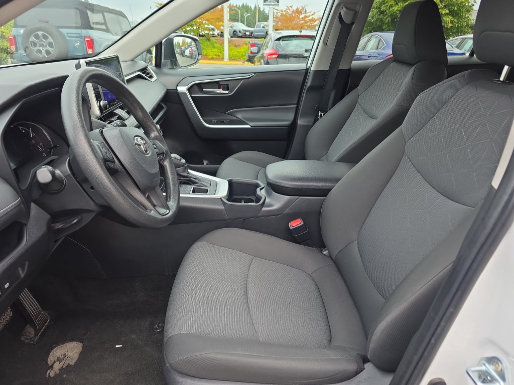 Used 2025 Toyota RAV4 XLE AWD/4WD image 5