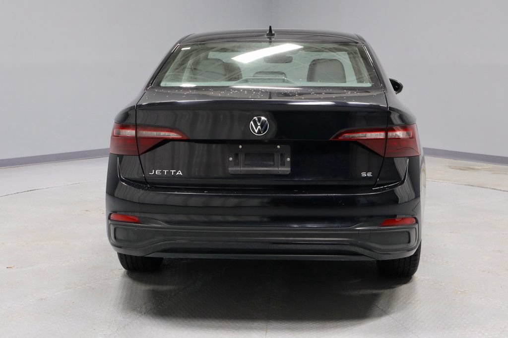 Used 2024 Volkswagen Jetta SE FWD image 10