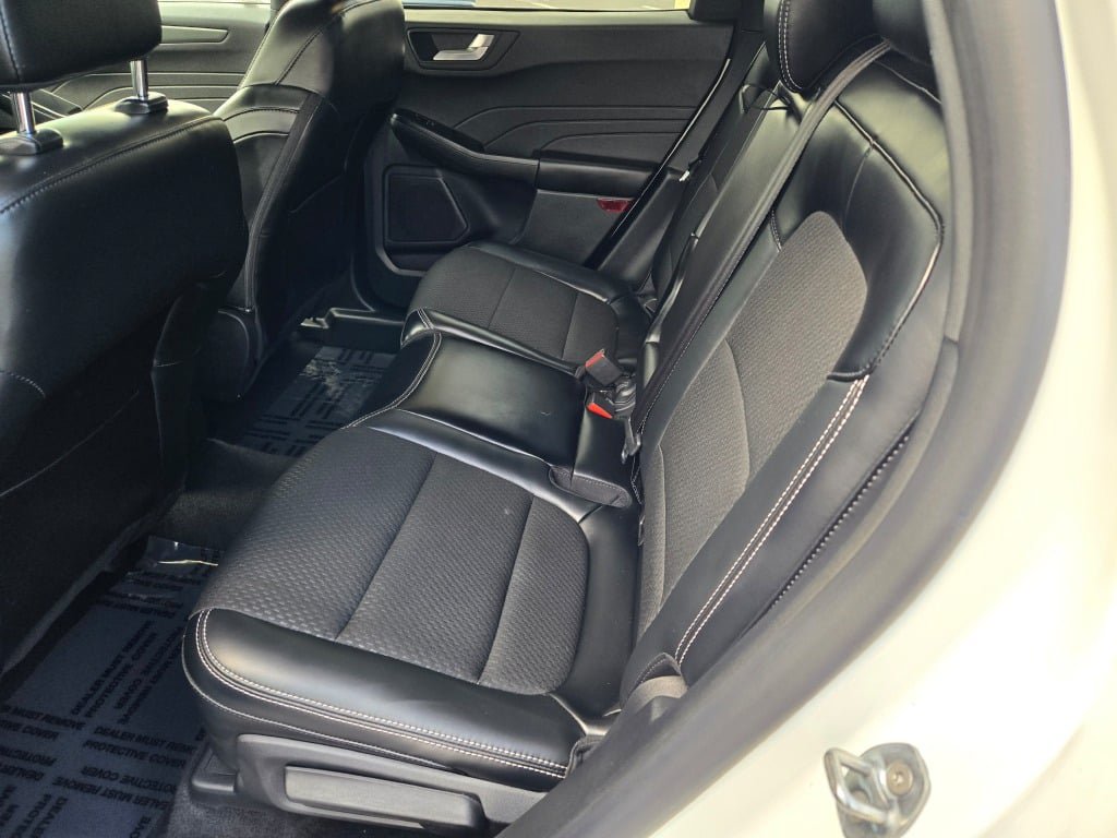 Certified 2025 Ford Escape SE FWD image 16