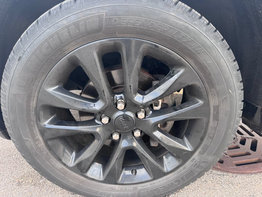 Used 2018 Jeep Grand Cherokee Altitude AWD/4WD image 9