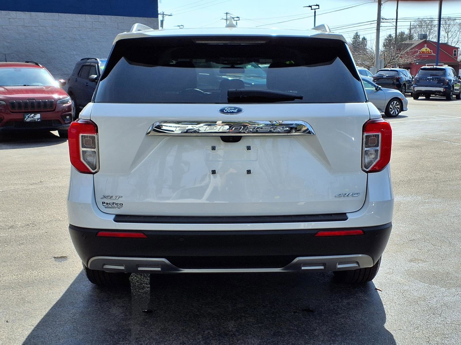 Certified 2022 Ford Explorer XLT w/ Equipment Group 202A image 4