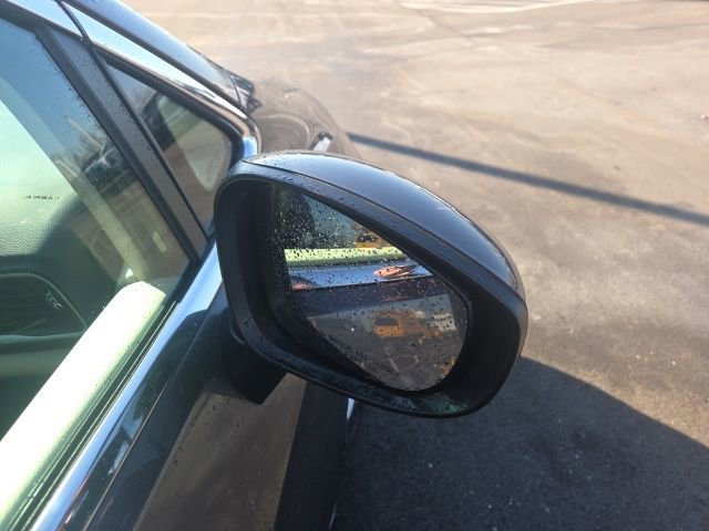 Used 2023 Chrysler Pacifica Touring-L image 10