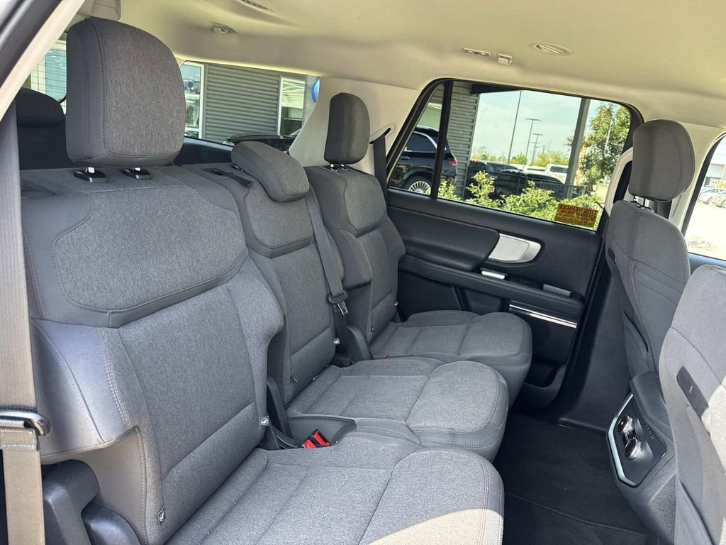 Certified 2025 Ford Expedition Active image 12