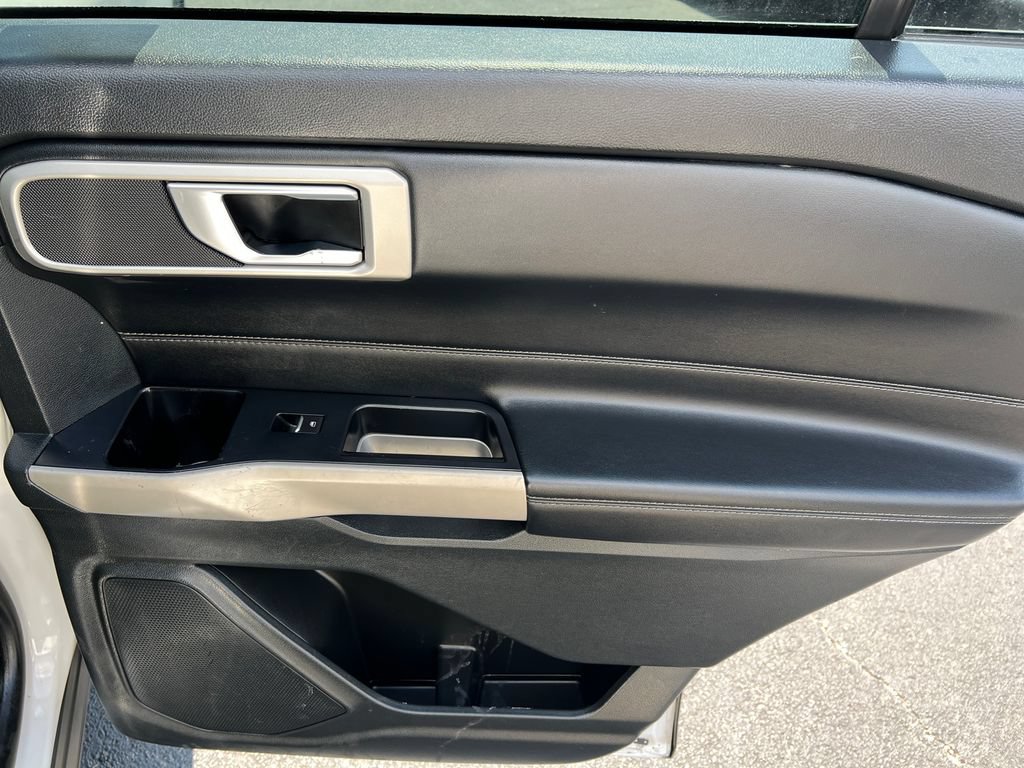 Certified 2022 Ford Explorer XLT w/ Equipment Group 202A AWD/4WD image 19
