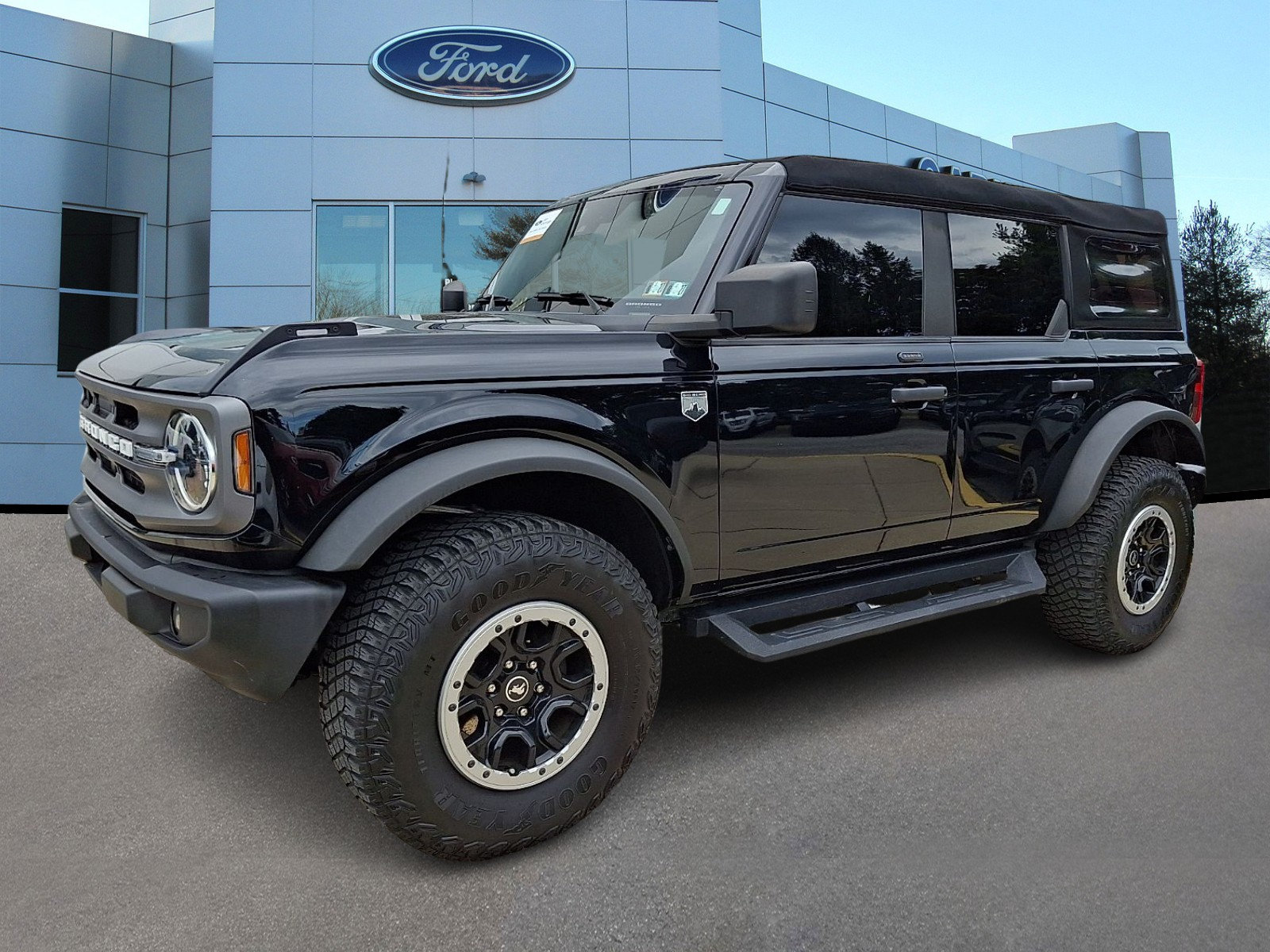 Certified 2023 Ford Bronco Big Bend w/ Sasquatch Package AWD/4WD image 4