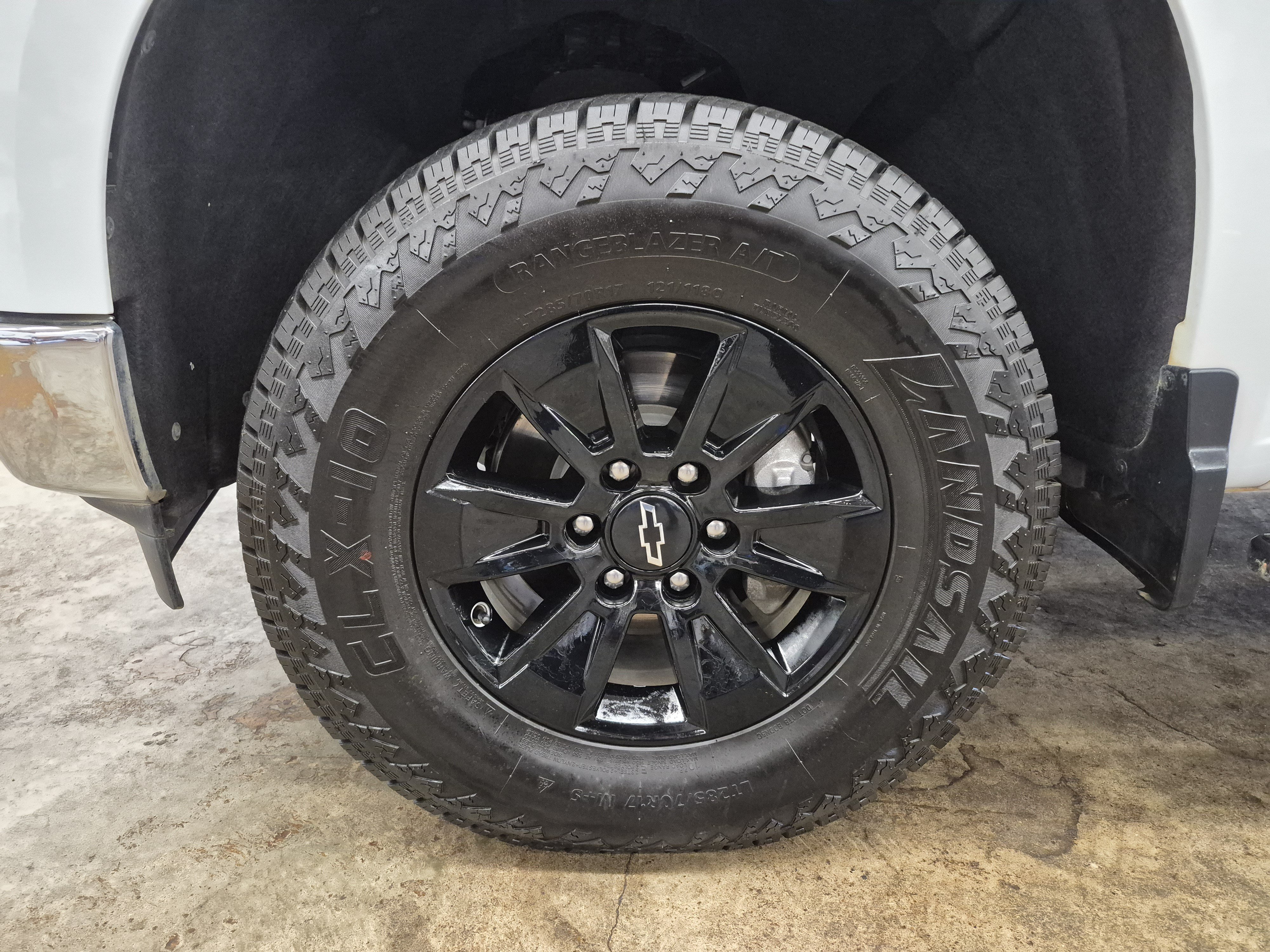 Used 2023 Chevrolet Silverado 1500 LT w/ Protection Package AWD/4WD image 10