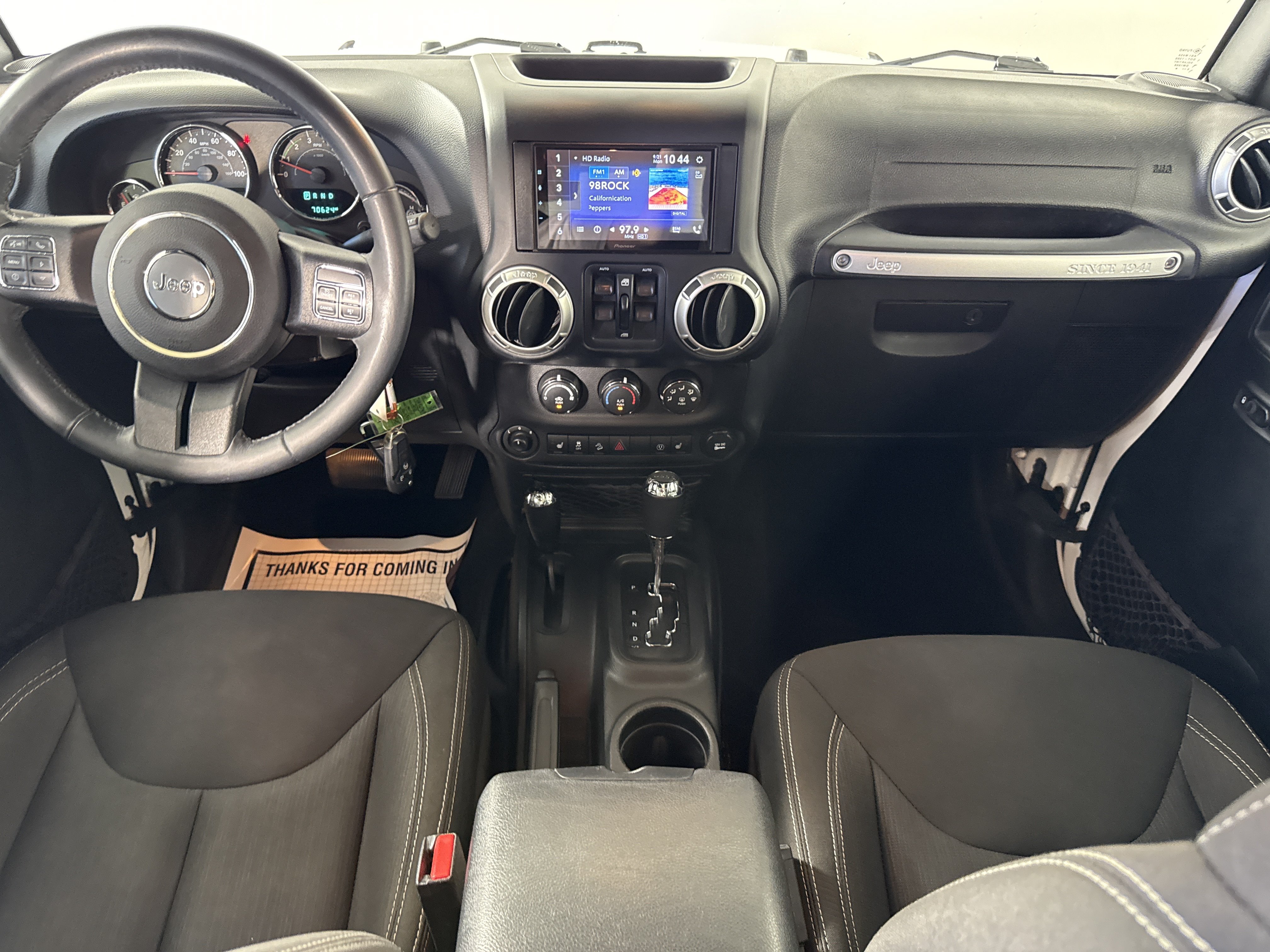Used 2017 Jeep Wrangler Unlimited Sahara w/ Connectivity Group AWD/4WD image 9
