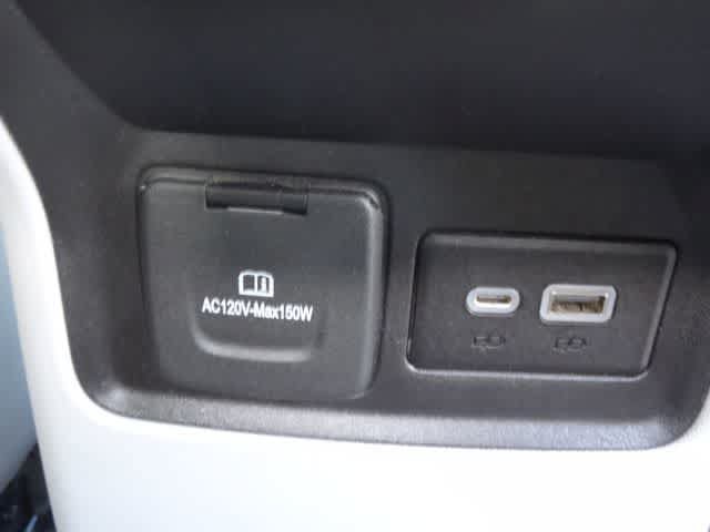 Used 2023 GMC Acadia SLE w/ Driver Convenience Package FWD image 11