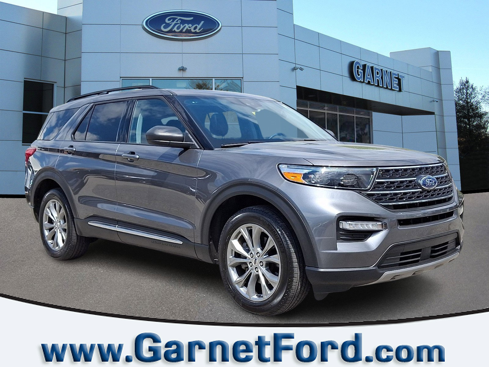 Certified 2024 Ford Explorer XLT w/ Equipment Group 202A AWD/4WD image 1