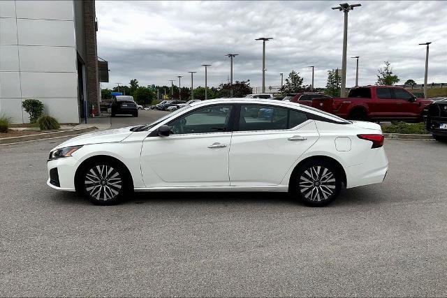 Used 2025 Nissan Altima 2.5 SV FWD image 8