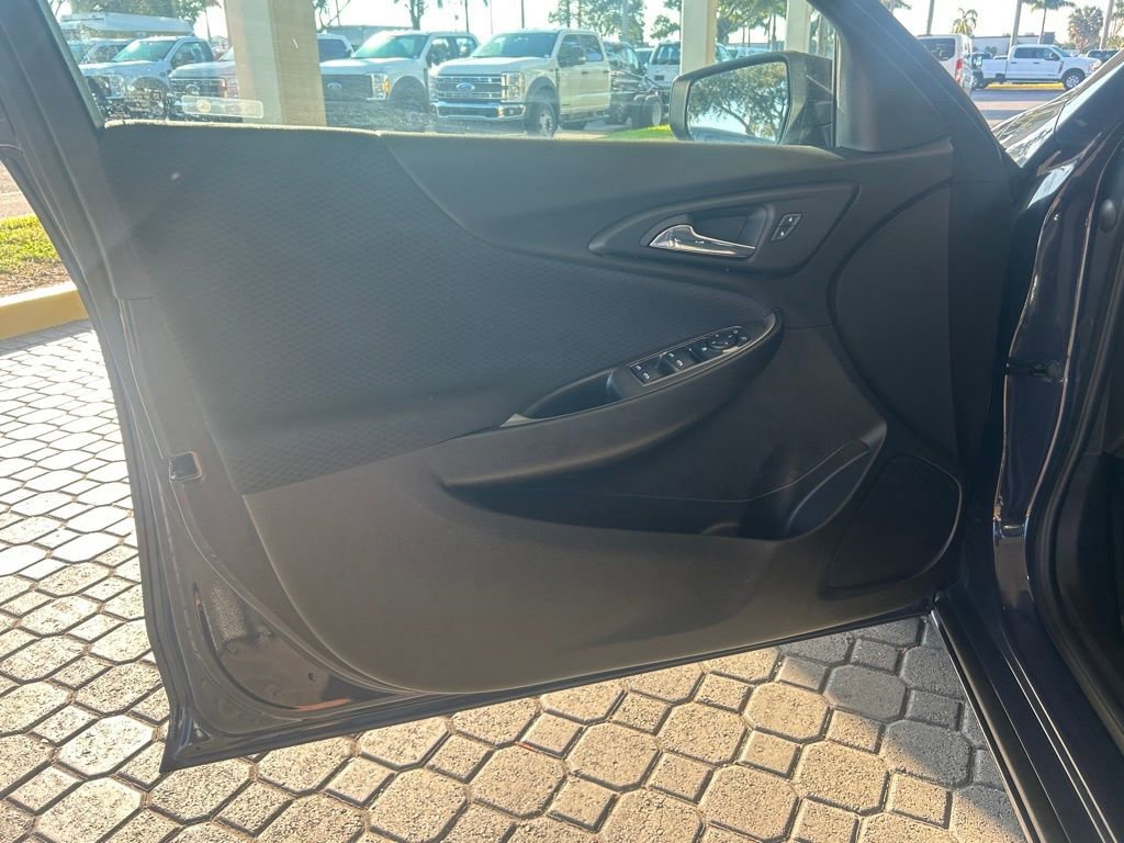 Used 2025 Chevrolet Malibu LT image 36