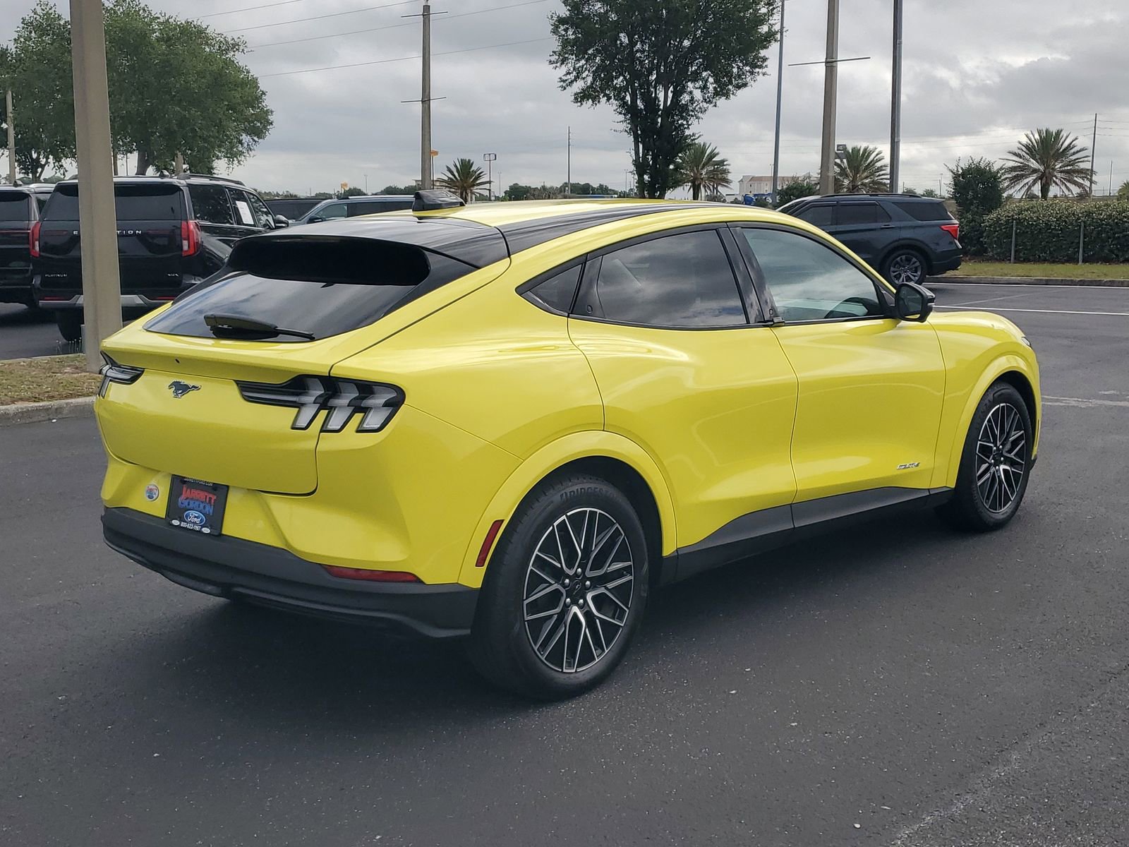 Certified 2025 Ford Mustang Mach-E Premium RWD image 4