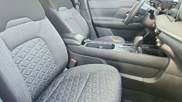 Used 2025 Nissan Kicks SV image 31