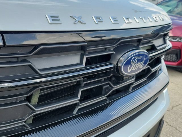 Certified 2025 Ford Expedition Active RWD image 7