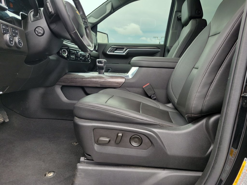 Used 2022 Chevrolet Silverado 1500 LTZ w/ LTZ Convenience Package II AWD/4WD image 19