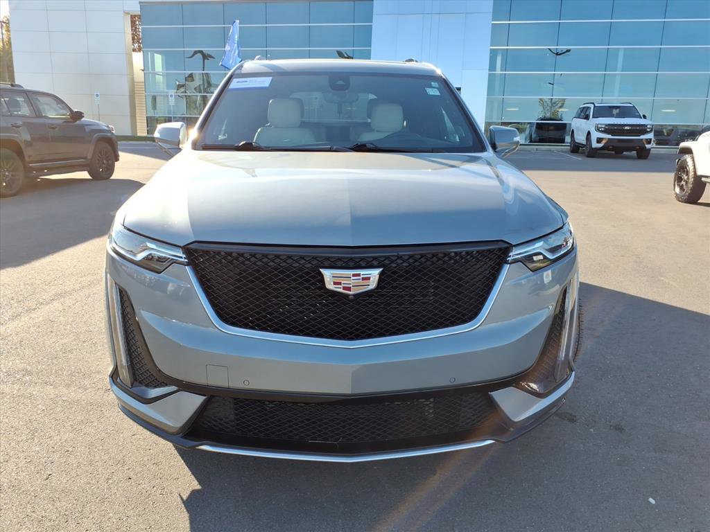 Used 2024 Cadillac XT6 Sport w/ Technology Package image 8