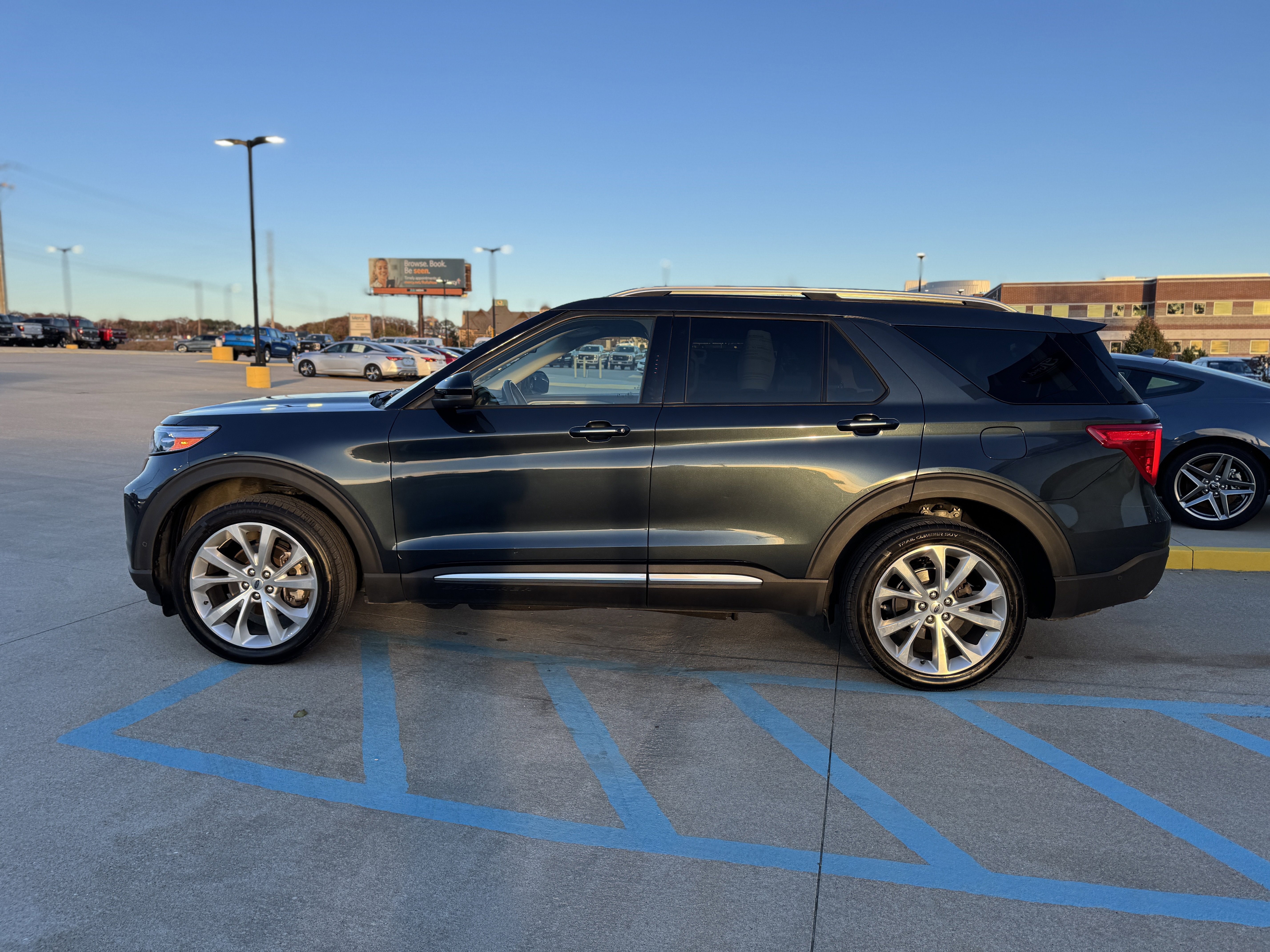 Certified 2022 Ford Explorer Platinum w/ Equipment Group 601A image 5